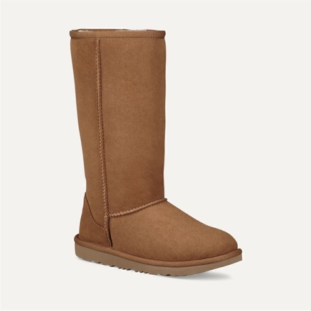 Ugg NEW Classic II Tall Kids Boot in Cbestnut Size 13